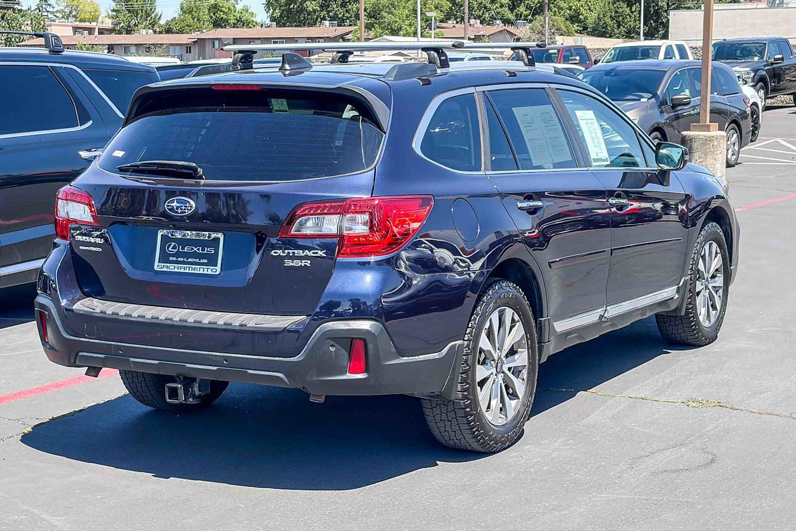 Used 2018 Subaru Outback 3.6R Touring w/ Popular Package #3 AWD/4WD image 4