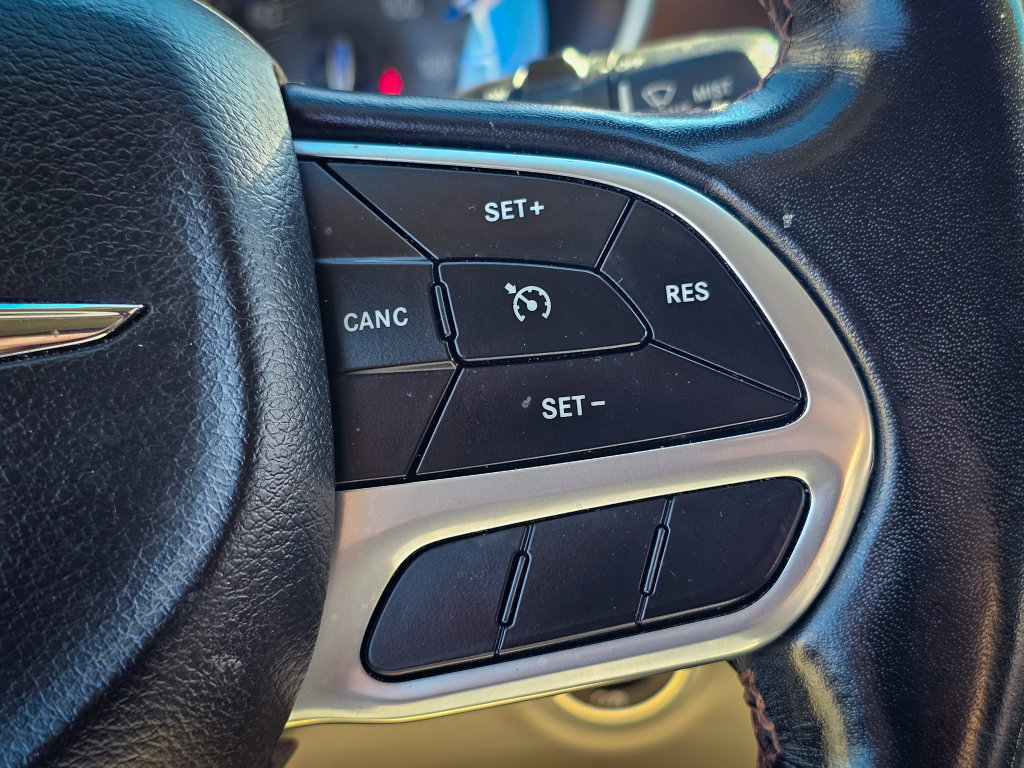 Used 2019 Chrysler Pacifica Touring-L FWD image 19
