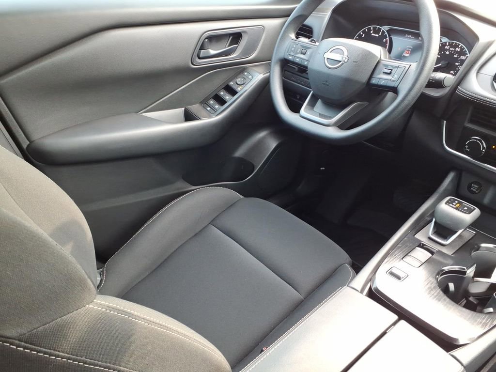 Used 2025 Nissan Rogue S FWD image 9
