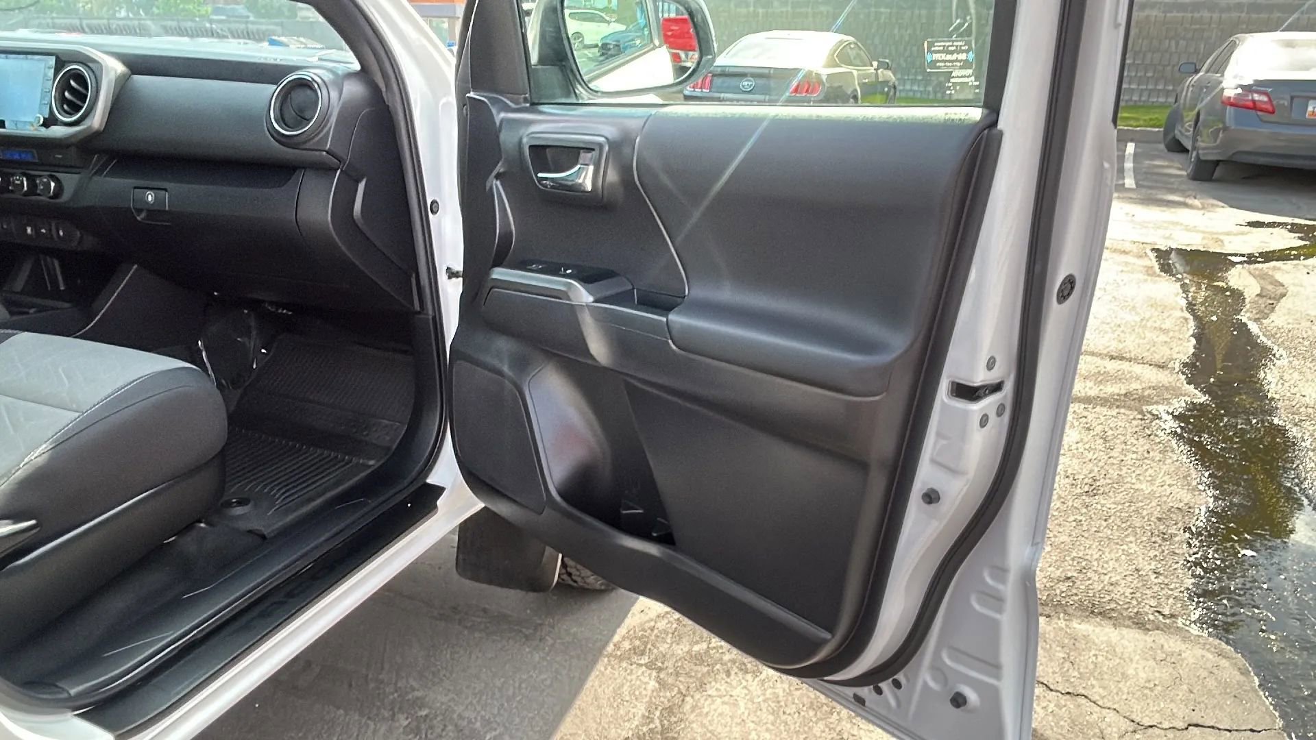 Used 2023 Toyota Tacoma TRD Off-Road image 16