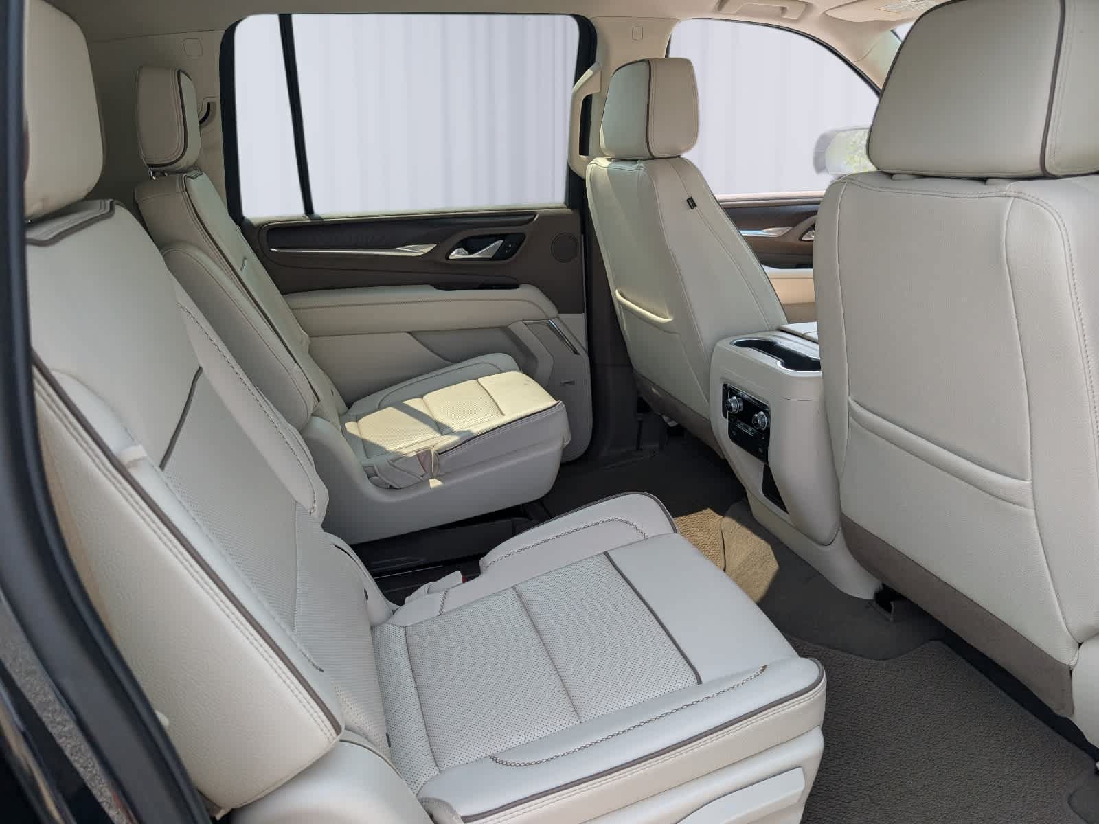 Used 2023 GMC Yukon XL Denali AWD/4WD image 12