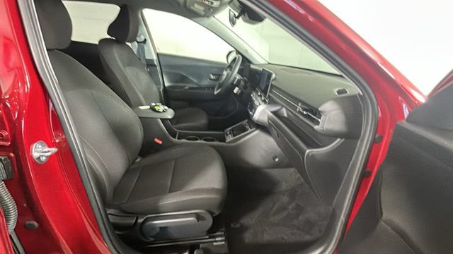 Certified 2025 Hyundai Kona SEL AWD/4WD image 31