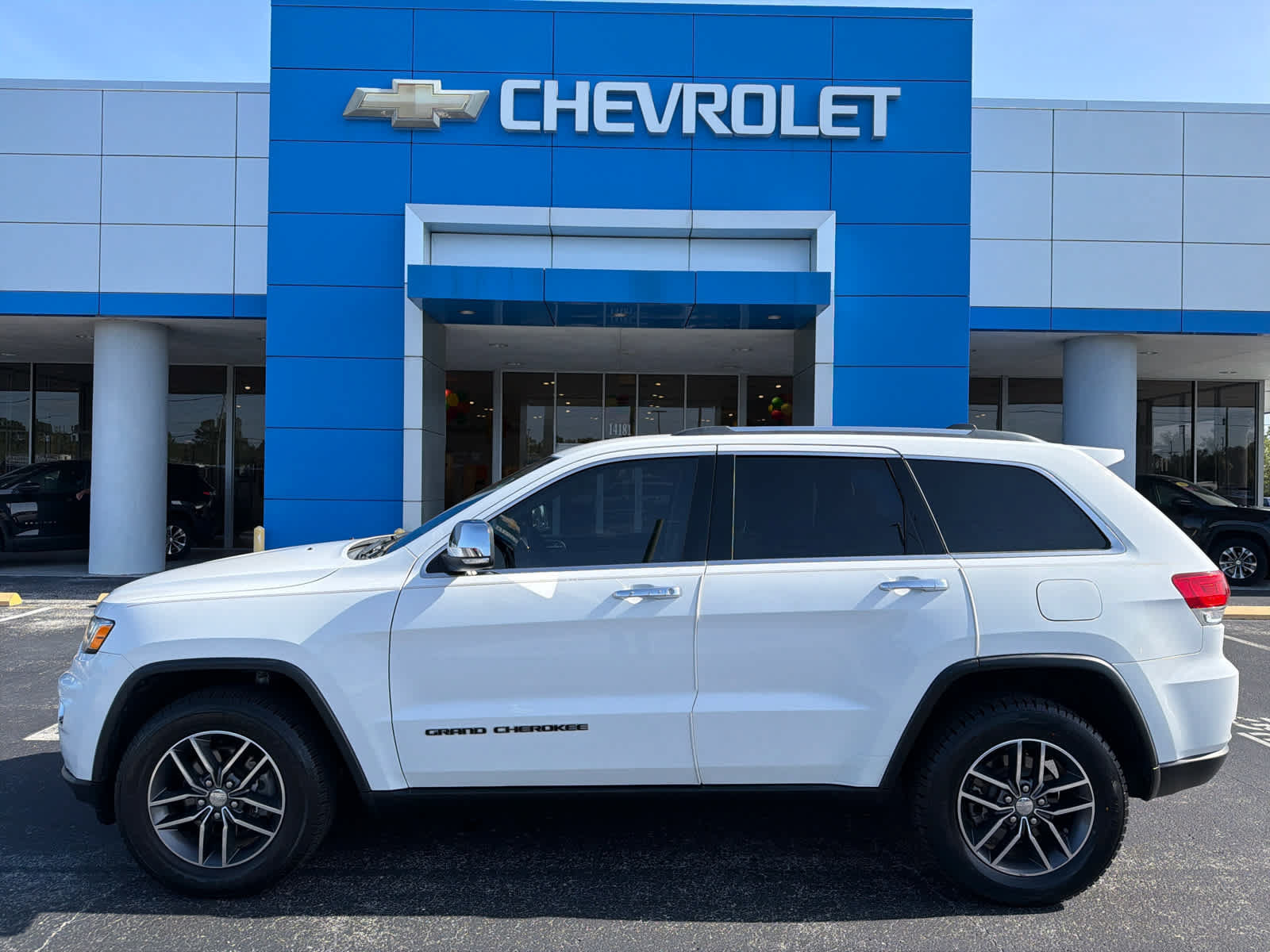 Used 2017 Jeep Grand Cherokee Limited w/ Trailer Tow Group IV RWD image 2