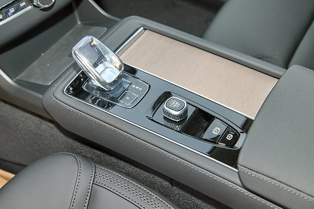 New 2026 Volvo XC90 B6 Plus w/ Protection Package Premier image 16