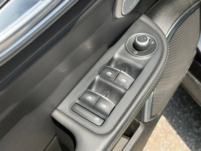 Used 2023 Alfa Romeo Giulia Veloce AWD/4WD image 19