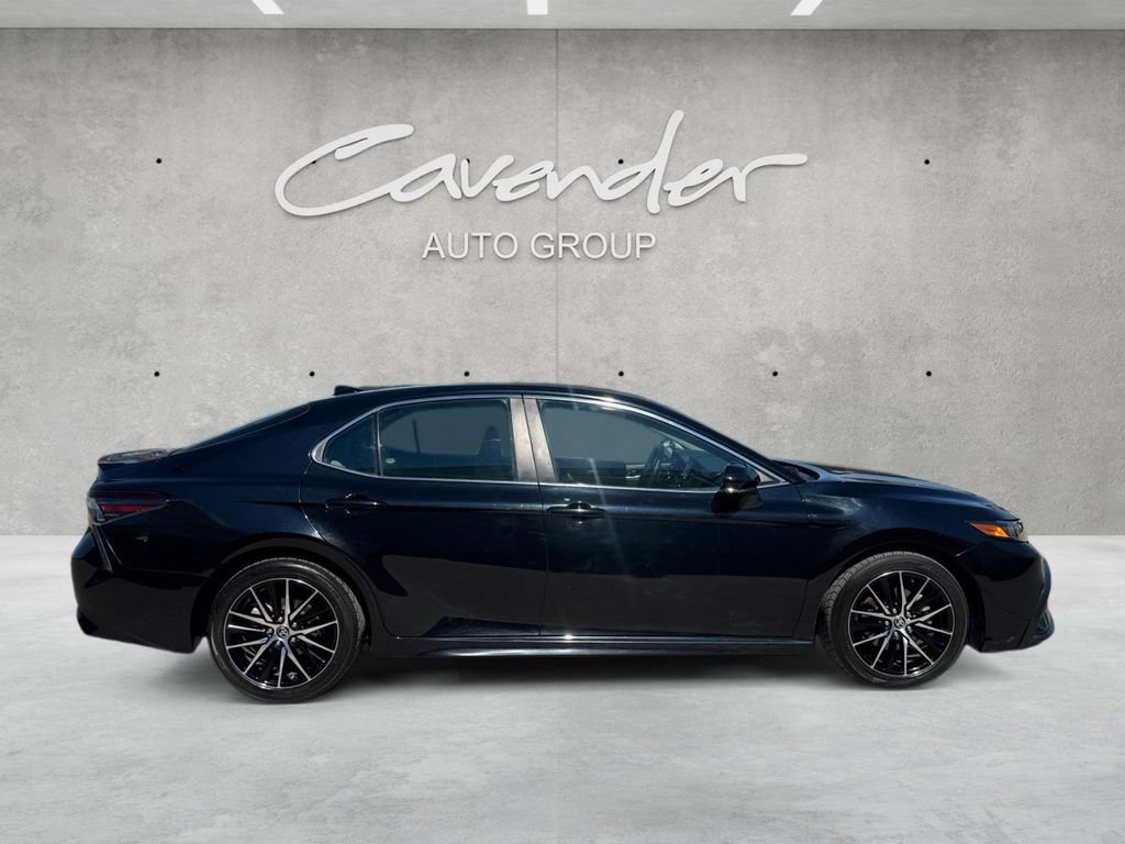 Used 2022 Toyota Camry SE image 17