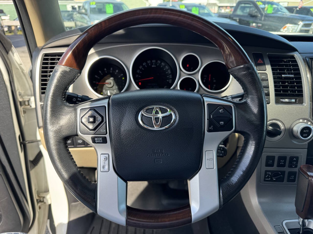 Used 2014 Toyota Sequoia Platinum AWD/4WD image 21
