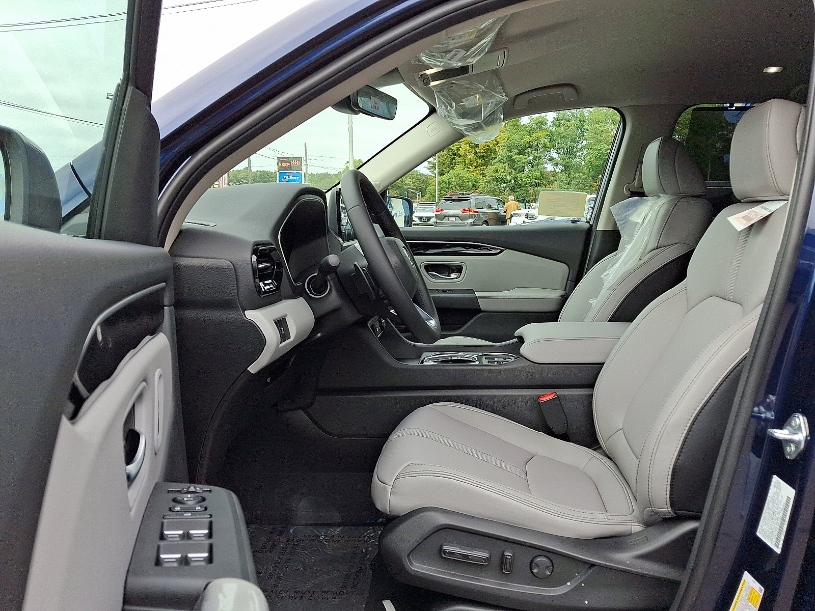 New 2025 Honda Pilot EX-L image 6