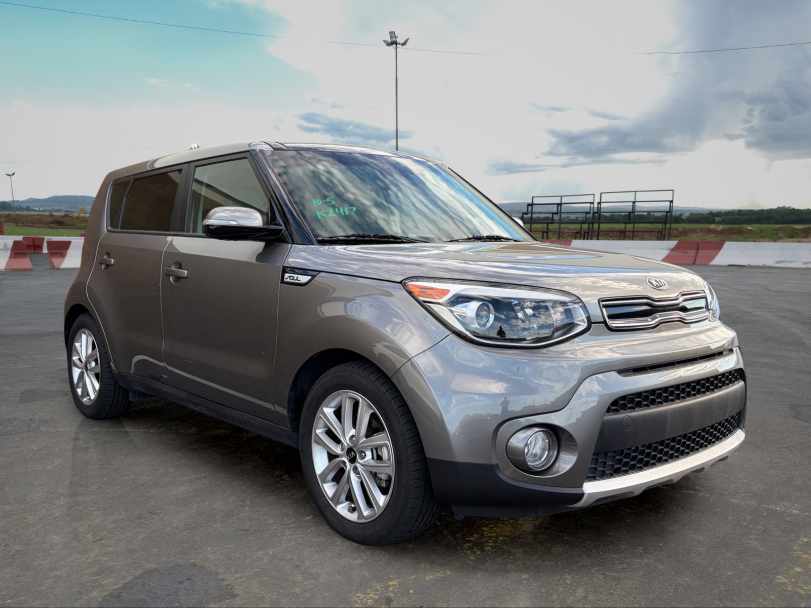 Used 2017 Kia Soul + w/ Primo Package FWD image 2