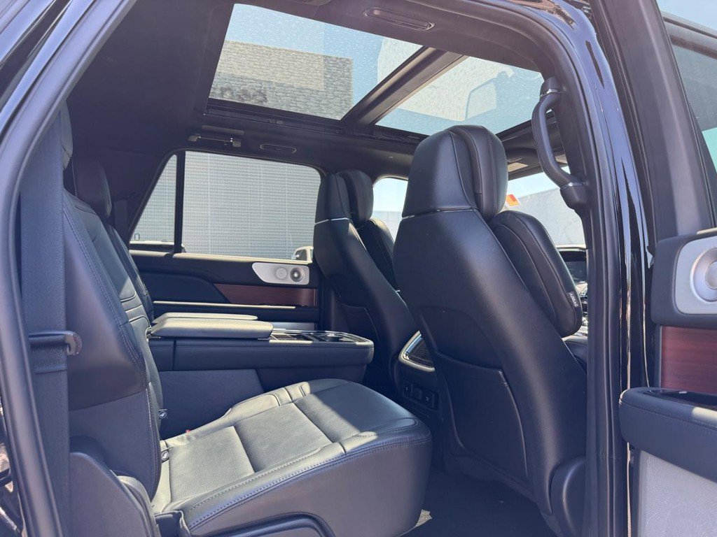 Used 2022 Lincoln Navigator L Reserve AWD/4WD image 10
