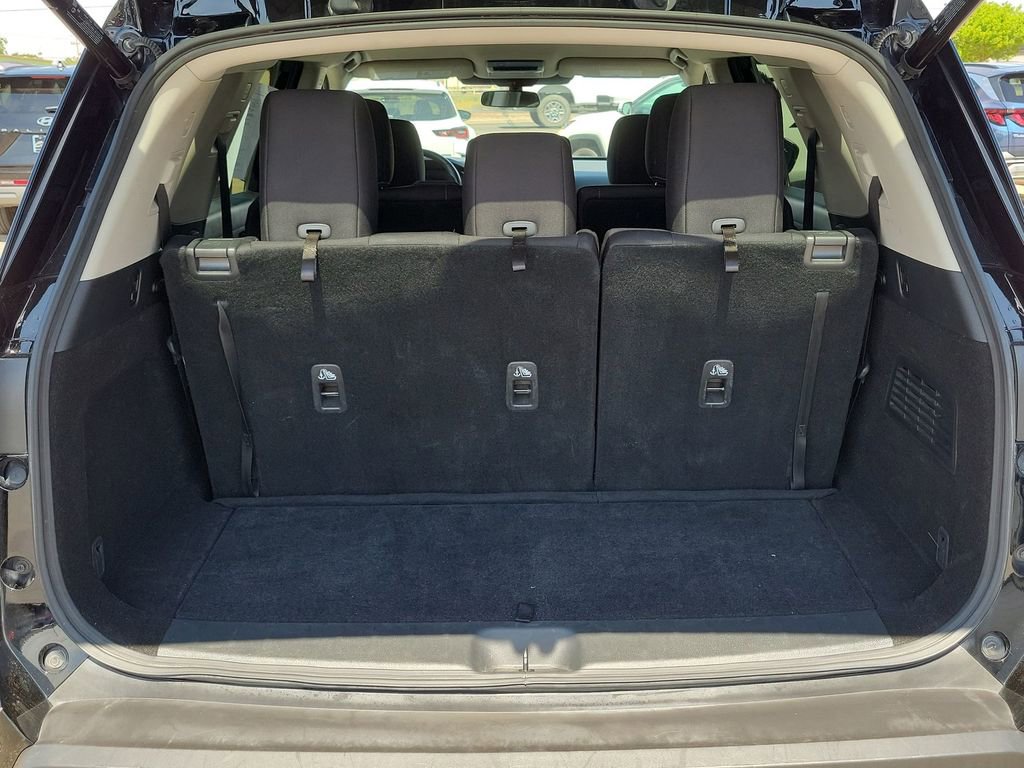 Used 2025 Nissan Pathfinder SV FWD image 11