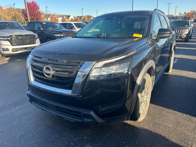 Used 2022 Nissan Pathfinder SV AWD/4WD image 1