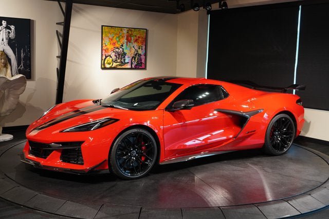 Used 2024 Chevrolet Corvette Z06 w/ Z07 Performance Package RWD image 2