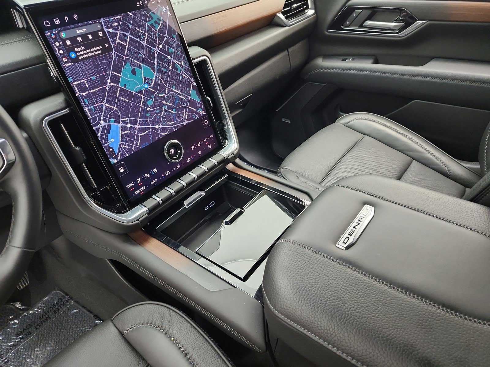 Used 2025 GMC Yukon Denali AWD/4WD image 11