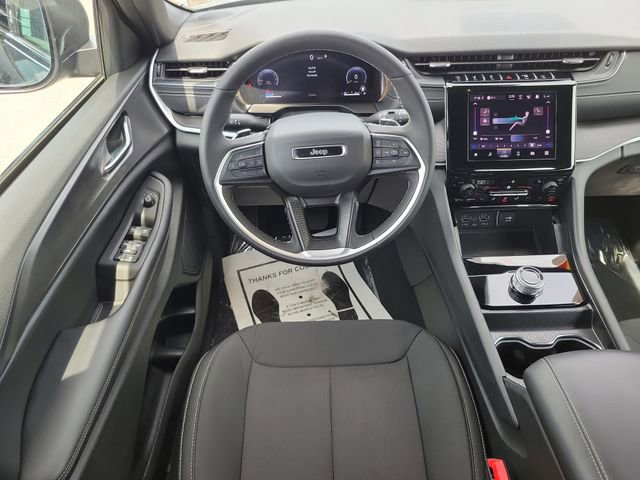 Used 2026 Jeep Grand Cherokee Laredo X RWD image 12