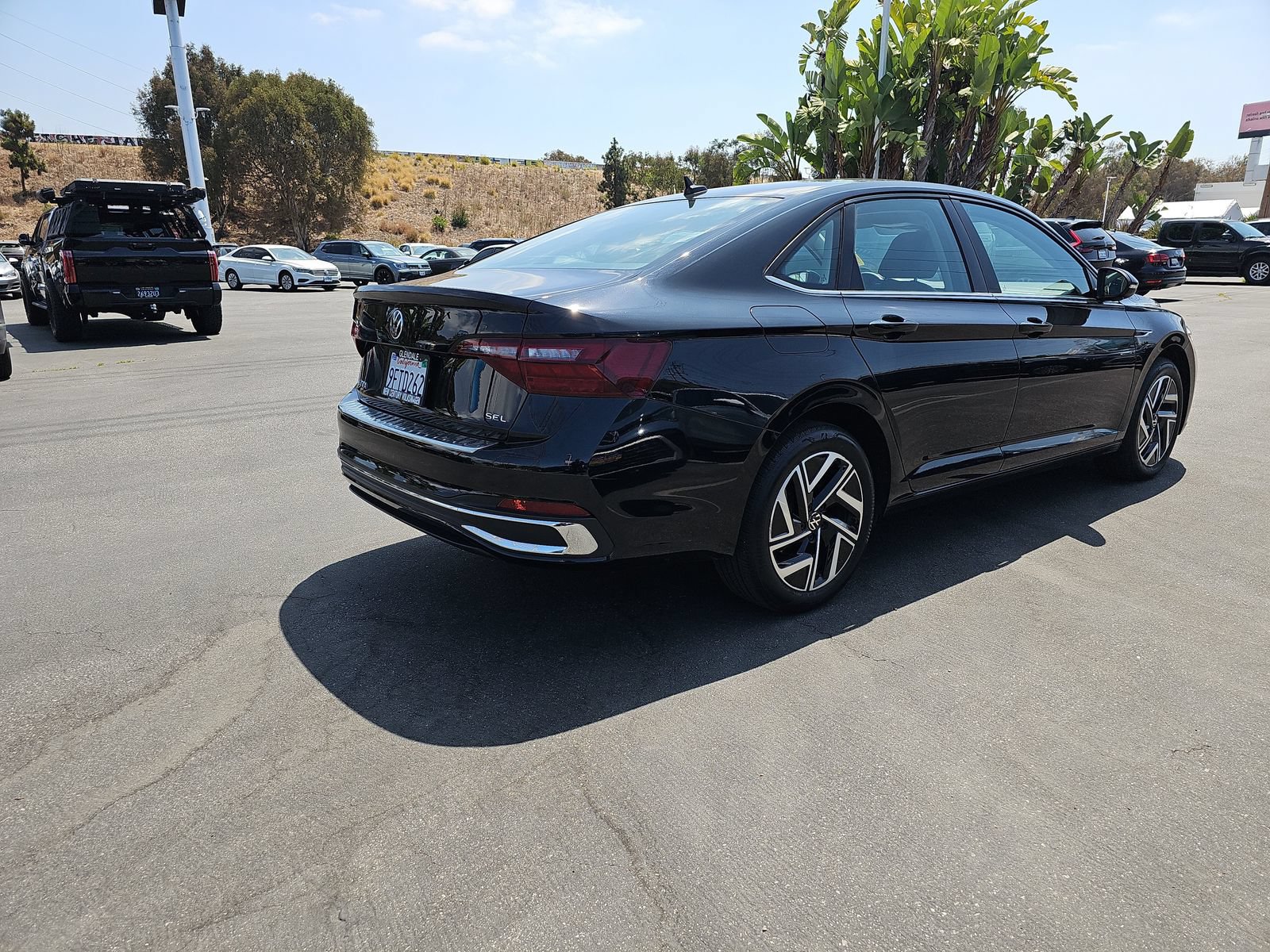 Certified 2023 Volkswagen Jetta SEL FWD image 5