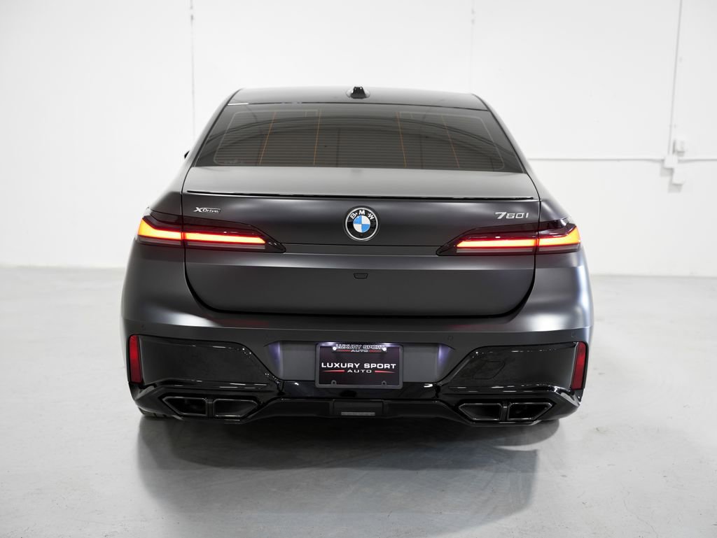 Used 2023 BMW 760i xDrive w/ Executive Package image 5