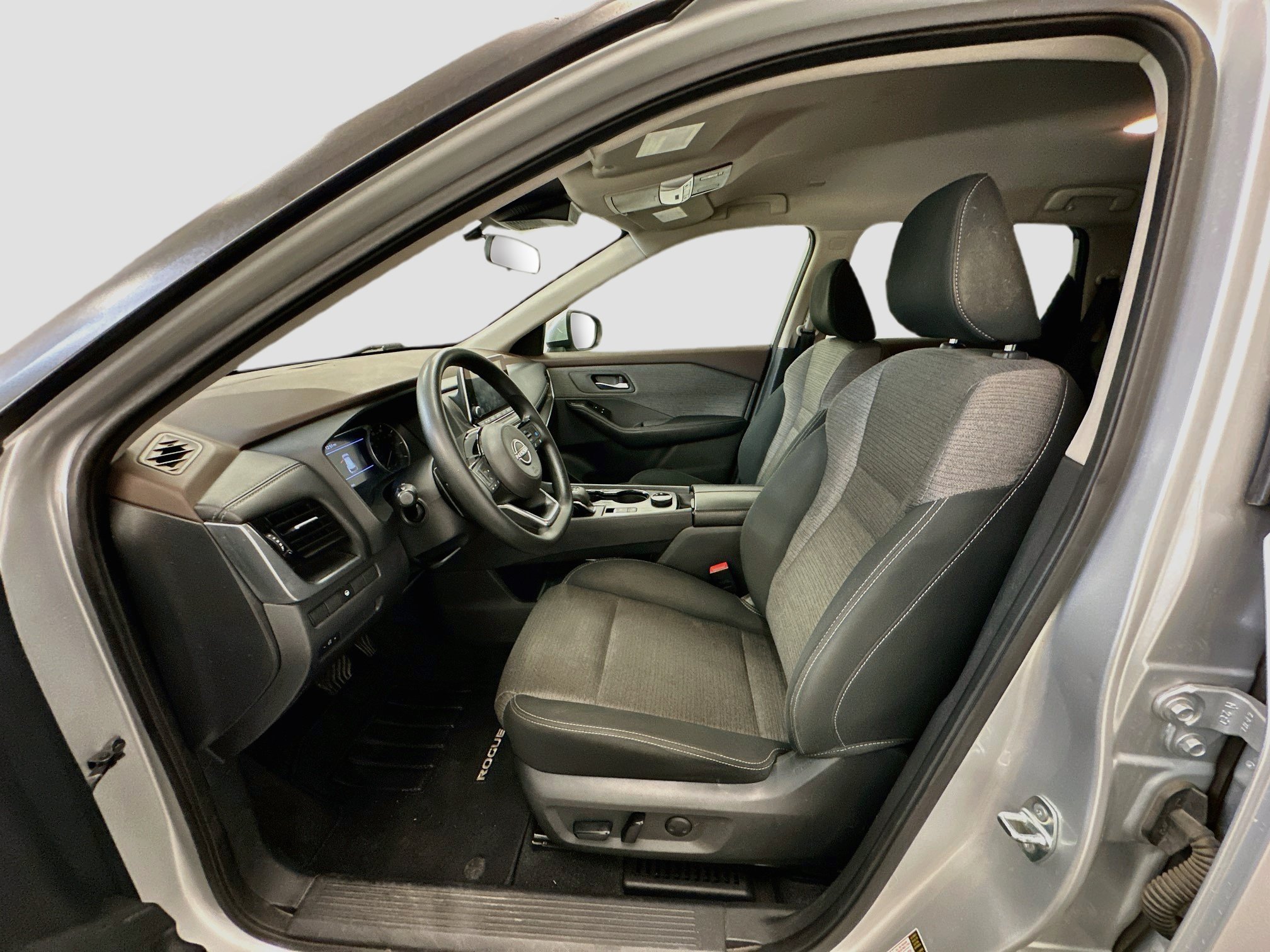 Used 2022 Nissan Rogue SV AWD/4WD image 13