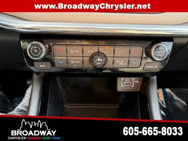 Used 2022 Jeep Compass Limited image 19