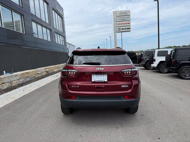 Used 2022 Jeep Compass Latitude w/ Convenience Group AWD/4WD image 4