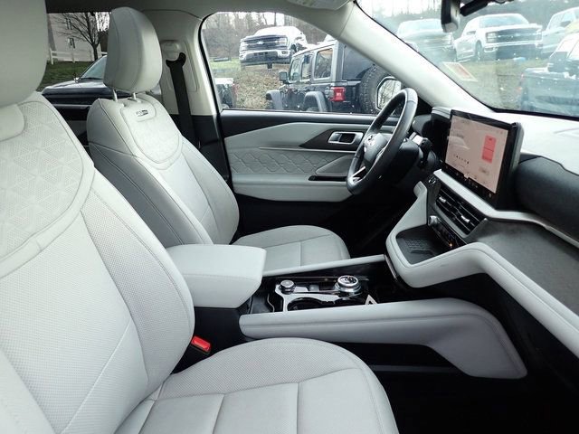 Certified 2025 Ford Explorer Platinum w/ LUX Leather Package image 11
