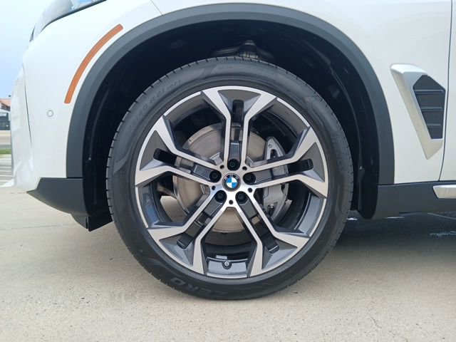 New 2026 BMW X5 sDrive40i image 5