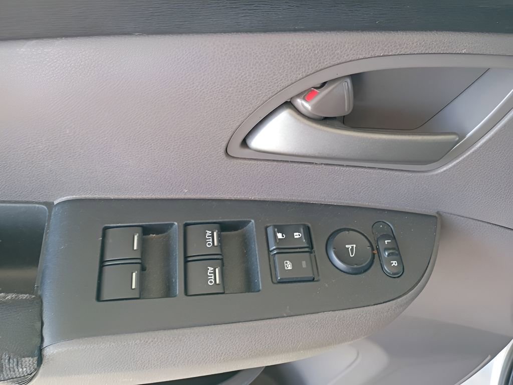 Used 2013 Honda Odyssey LX image 29