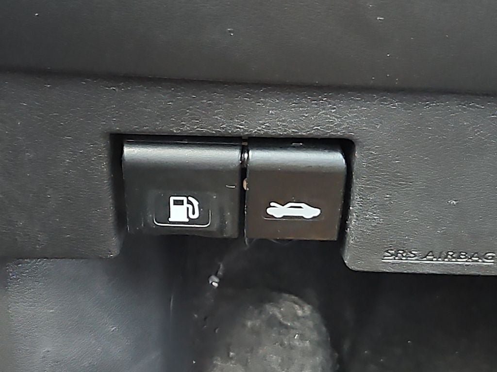 Used 2025 Nissan Versa SV FWD image 22