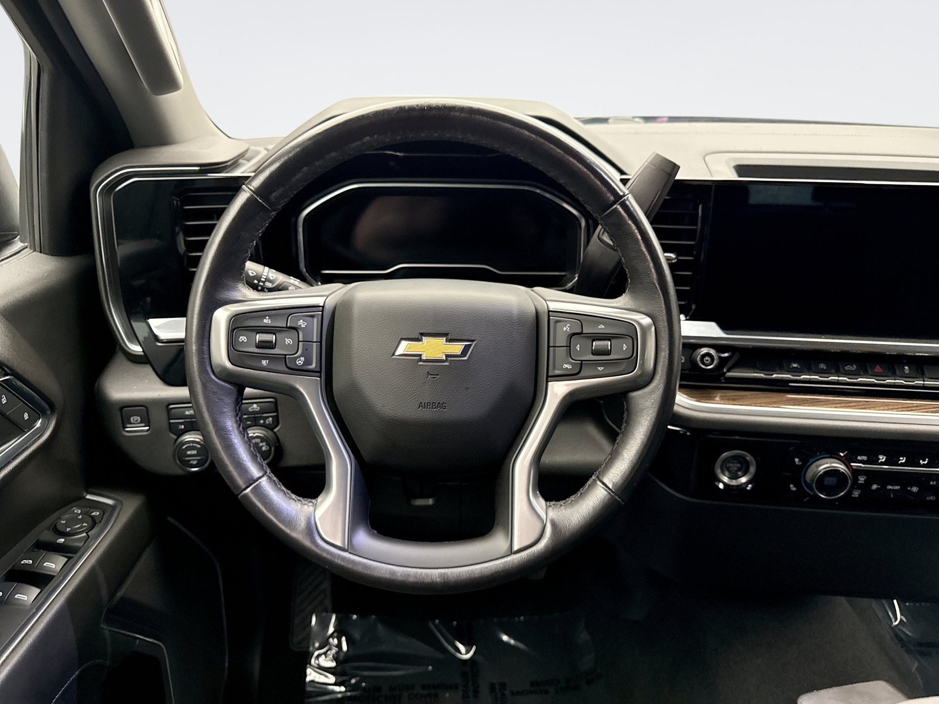 Used 2022 Chevrolet Silverado 1500 LT AWD/4WD image 12