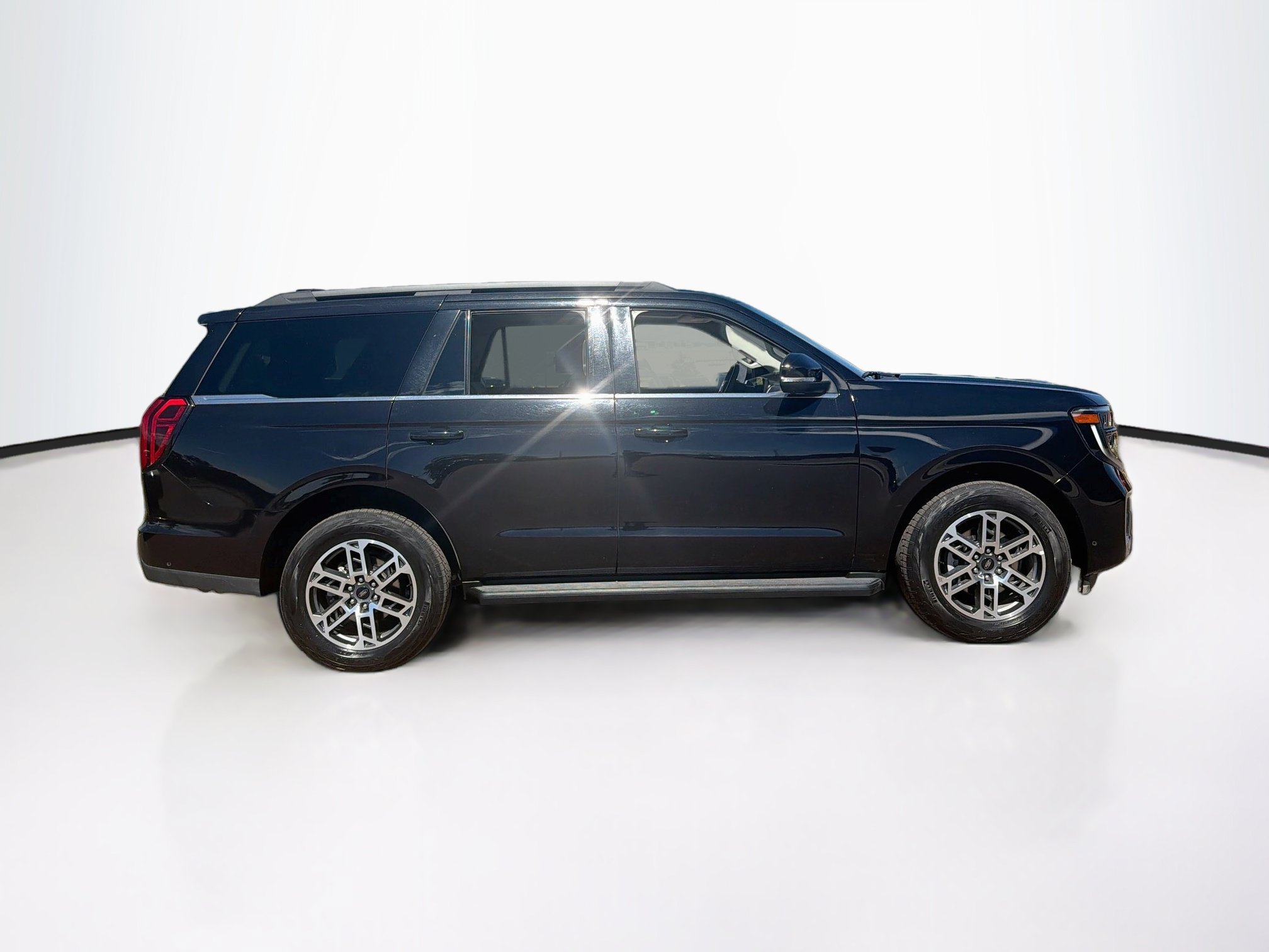 Used 2025 Ford Expedition Active AWD/4WD image 10