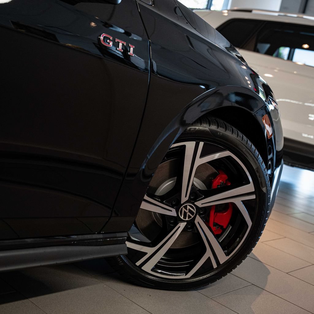 New 2026 Volkswagen GTI SE FWD image 6