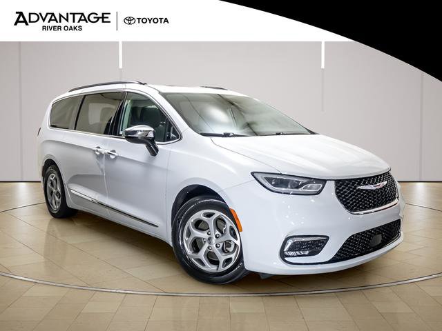 Used 2023 Chrysler Pacifica Limited image 2