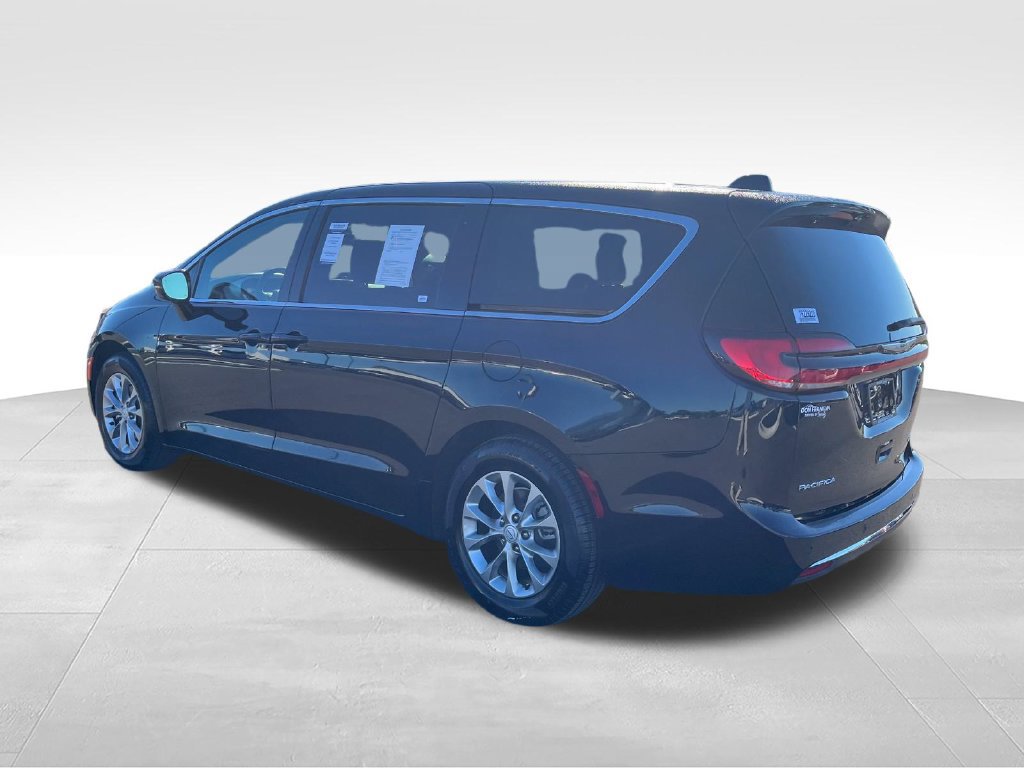 Used 2026 Chrysler Pacifica Limited FWD image 3