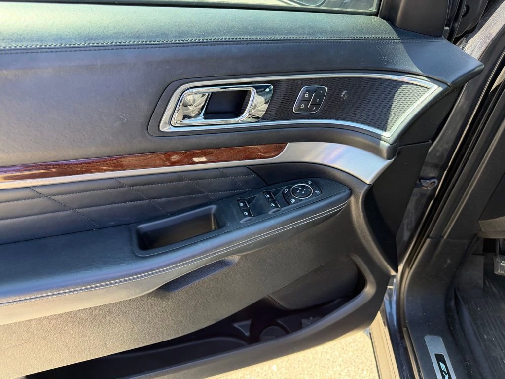 Used 2017 Ford Explorer Platinum AWD/4WD image 24