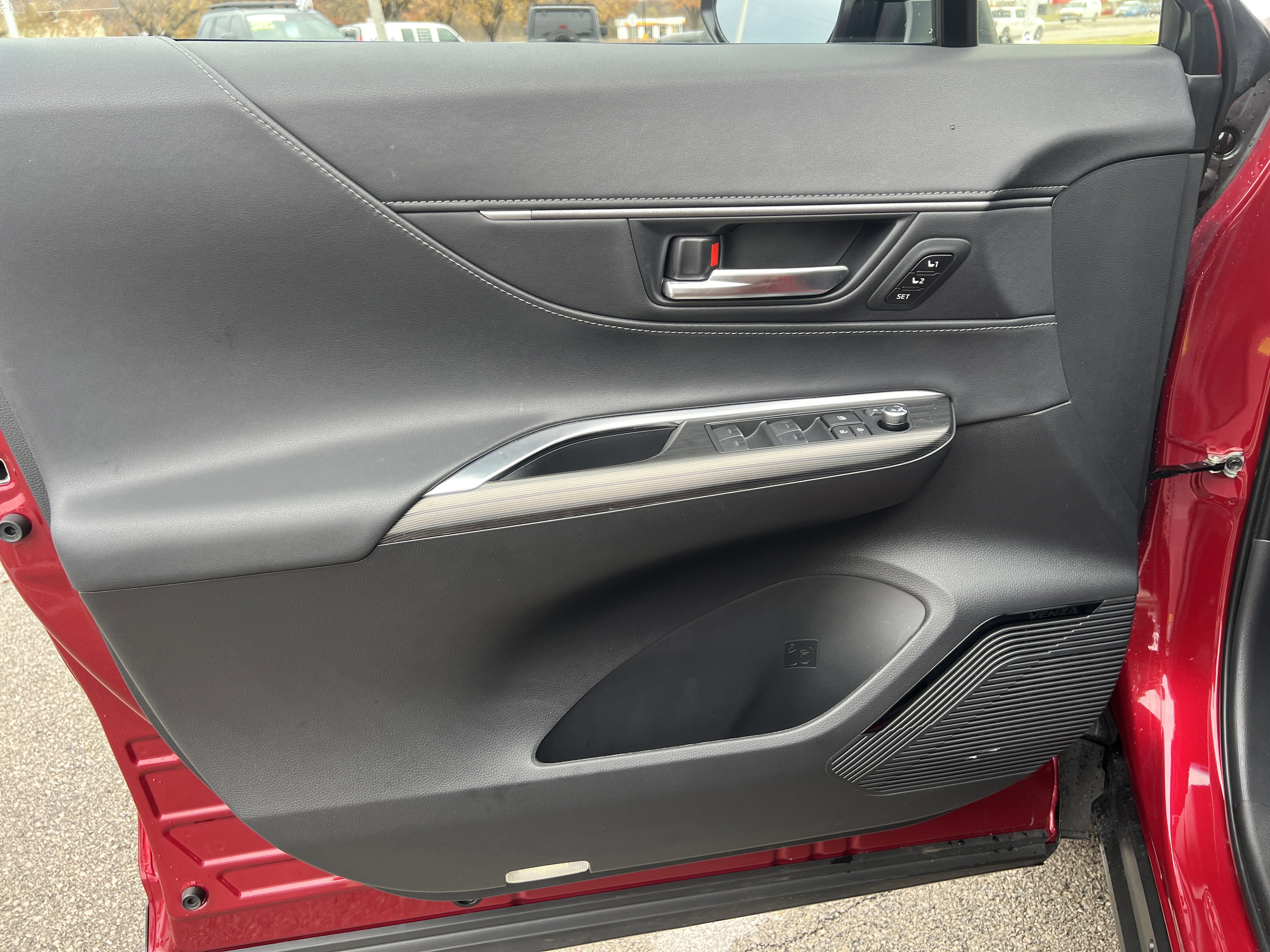 Certified 2024 Toyota Venza XLE image 14