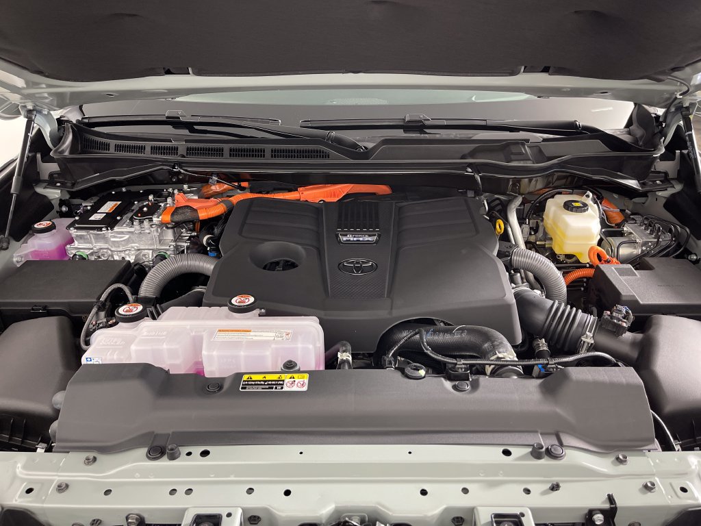 New 2026 Toyota Sequoia Platinum w/ TRD Off-Road Package AWD/4WD image 9
