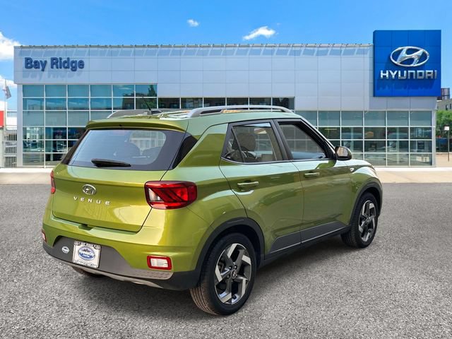 Used 2023 Hyundai Venue SEL w/ Cargo Package FWD image 4