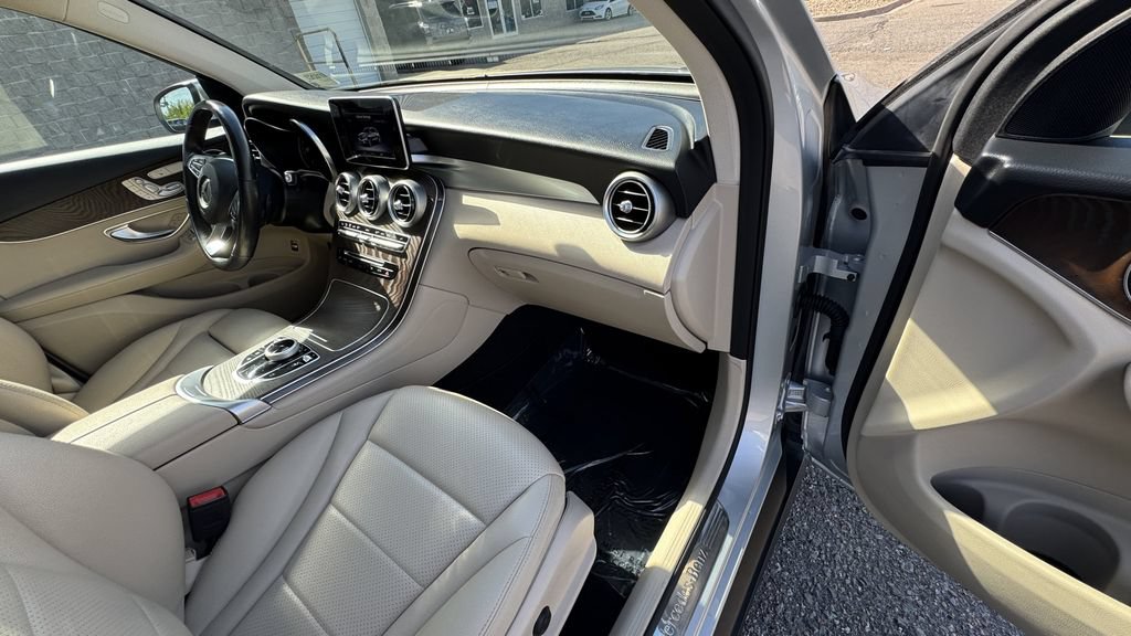 Used 2019 Mercedes-Benz GLC 300 4MATIC image 39