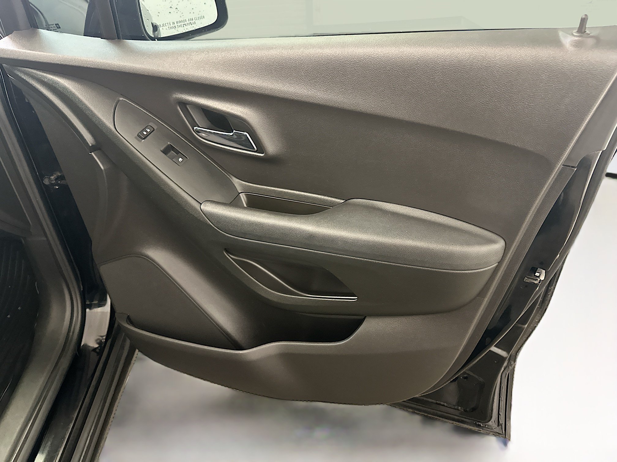 Used 2018 Chevrolet Trax LS AWD/4WD image 32