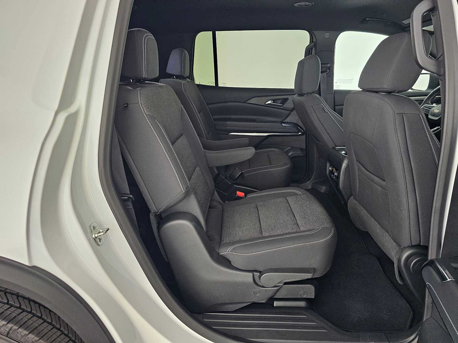 Used 2025 Chevrolet Traverse LT FWD image 12