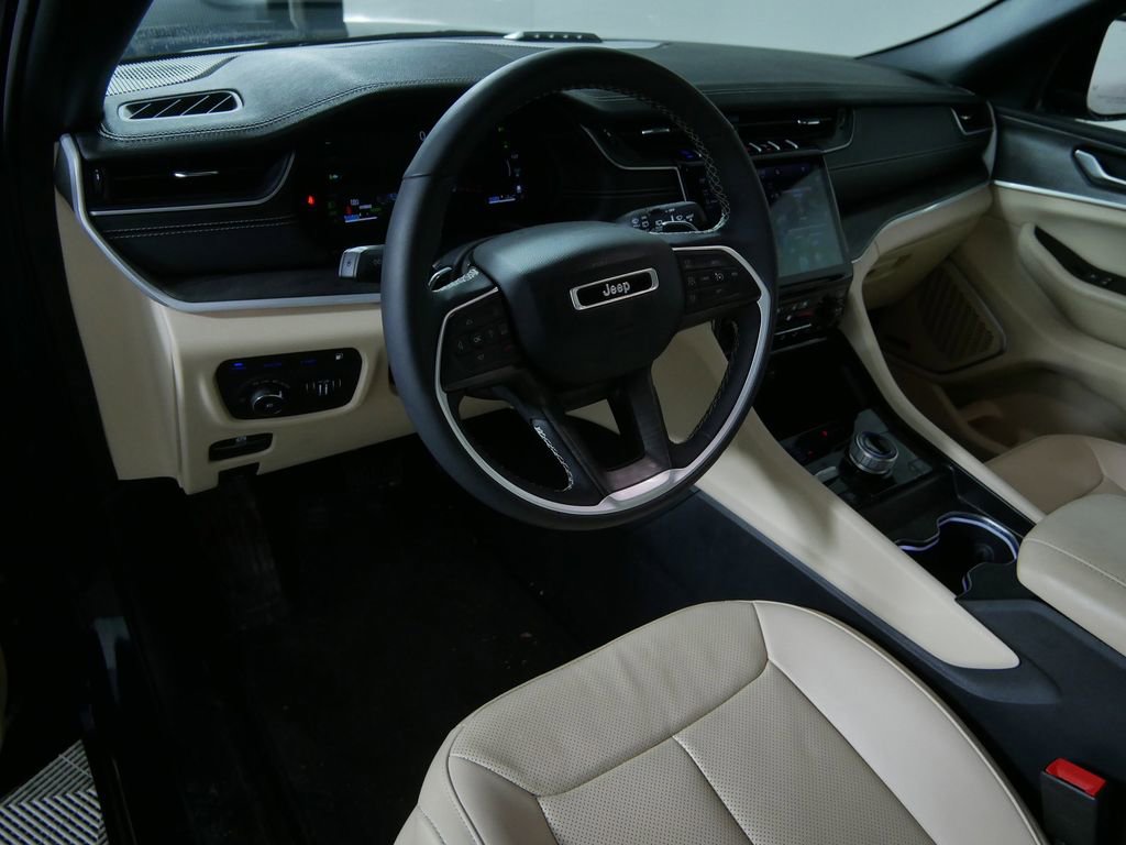 Used 2024 Jeep Grand Cherokee Limited 4xe w/ Luxury Tech Group II image 13
