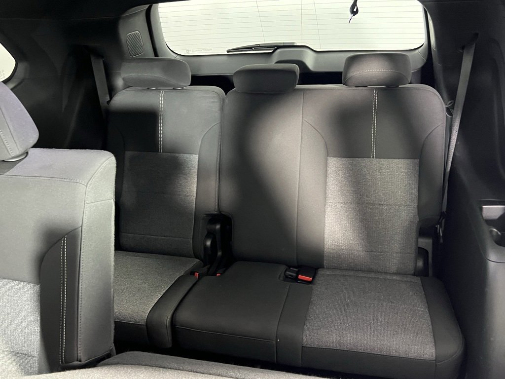 Used 2025 GMC Acadia Elevation image 30