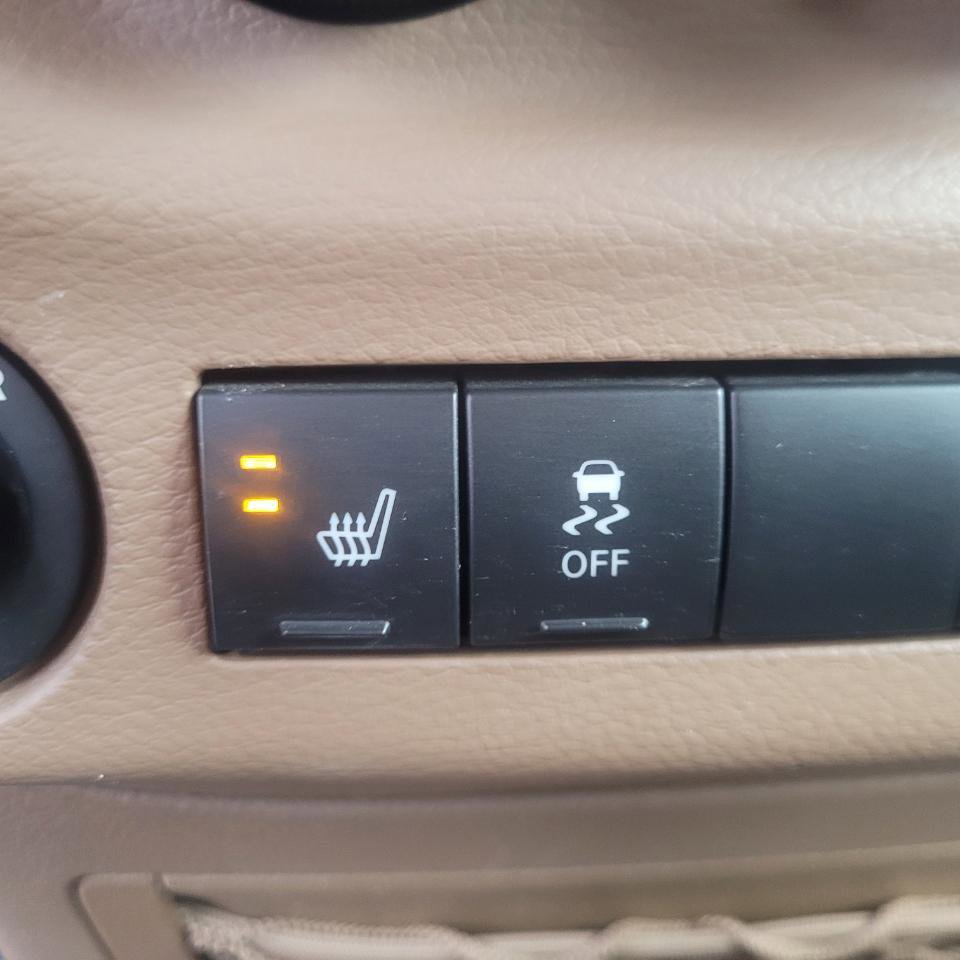 Used 2017 Jeep Wrangler Unlimited Sahara w/ Connectivity Group image 20