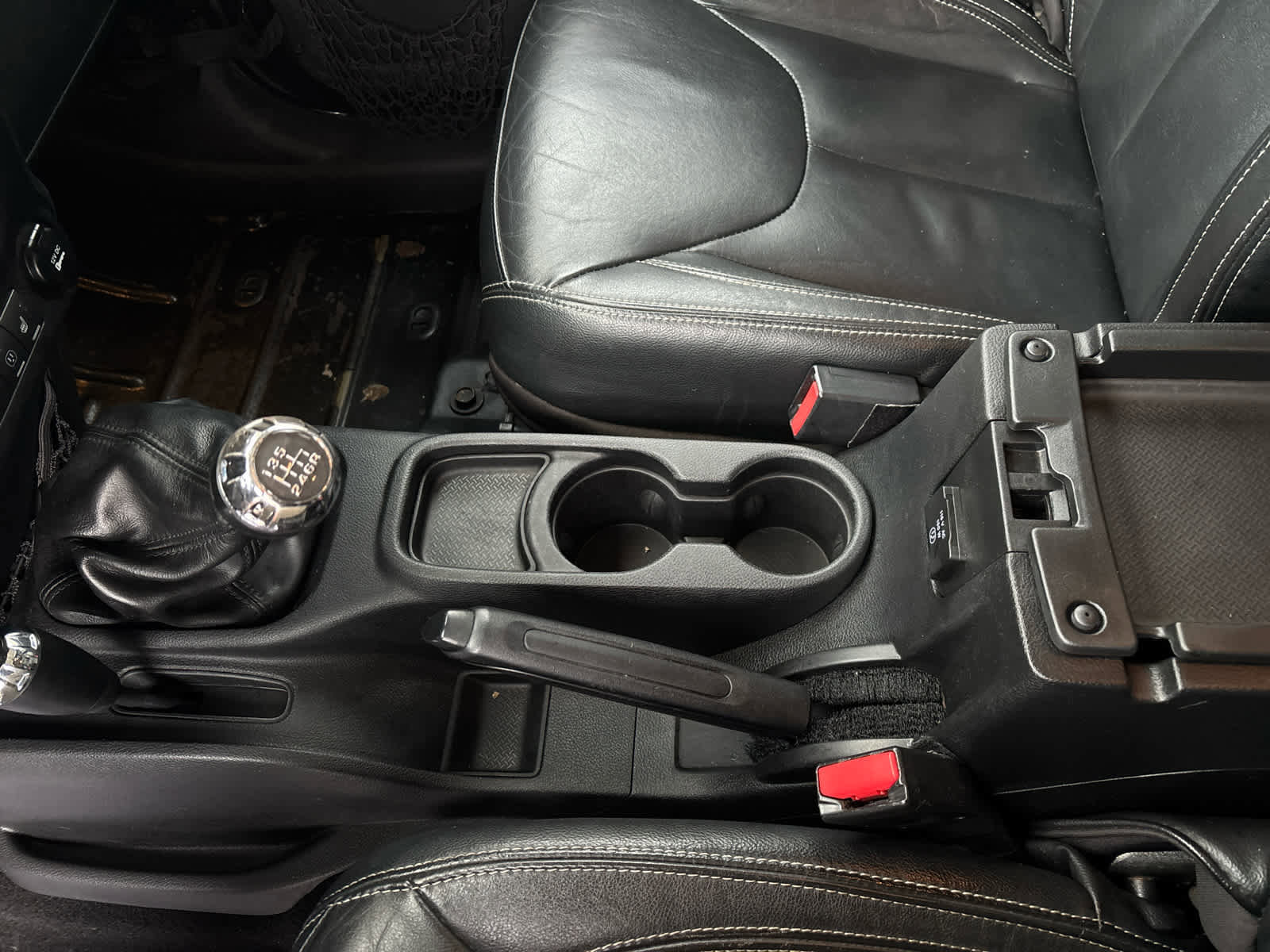 Used 2014 Jeep Wrangler Unlimited Rubicon image 35