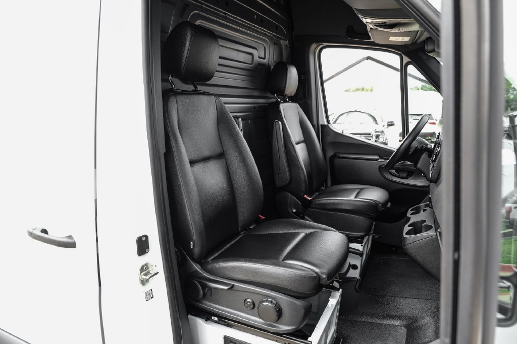 Used 2023 Mercedes-Benz Sprinter 2500 w/ Acoustic Package image 29