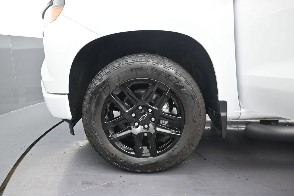 Used 2026 Chevrolet Silverado 1500 Custom w/ Turbomax Blackout Package RWD image 13