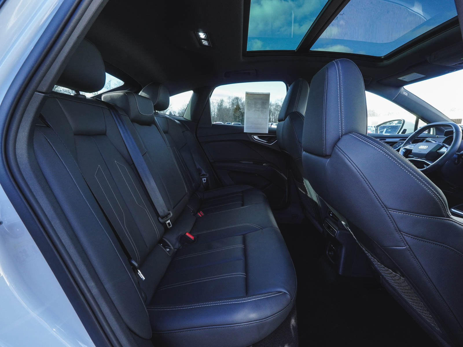 Used 2025 Audi Q4 e-tron Premium image 35