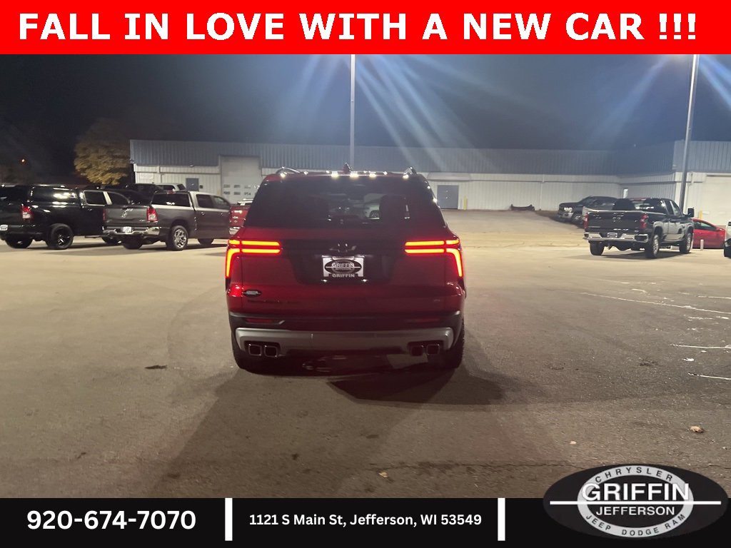 Used 2024 Chevrolet Traverse Z71 w/ Enhanced Driving Package image 13