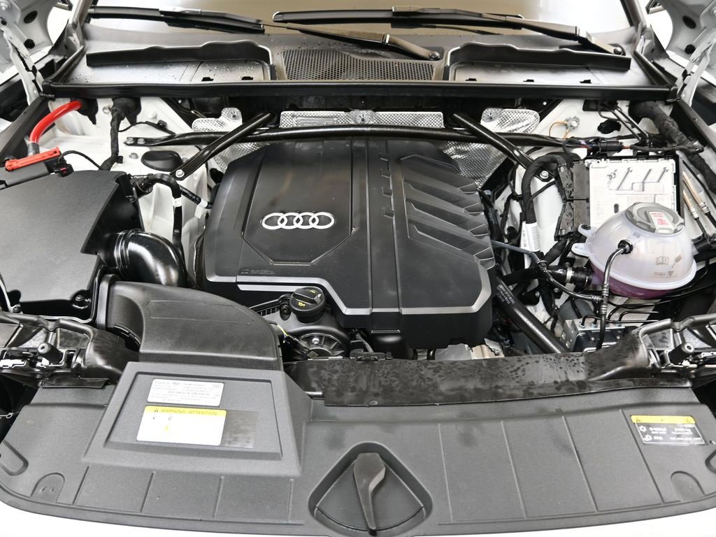 Certified 2025 Audi Q5 2.0T Premium w/ Convenience Plus Package image 9