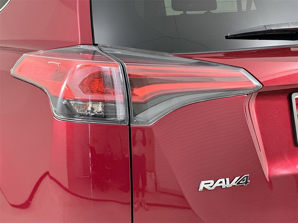 Used 2018 Toyota RAV4 XLE image 3